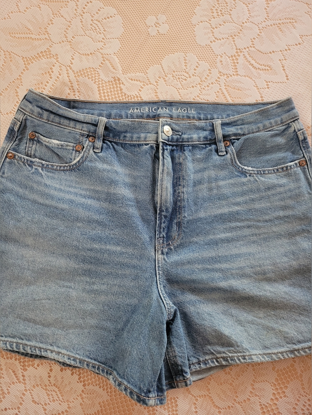 American Eagle Super High Rise Relaxed Denim Shorts Size 14 Medium Wash Distress
